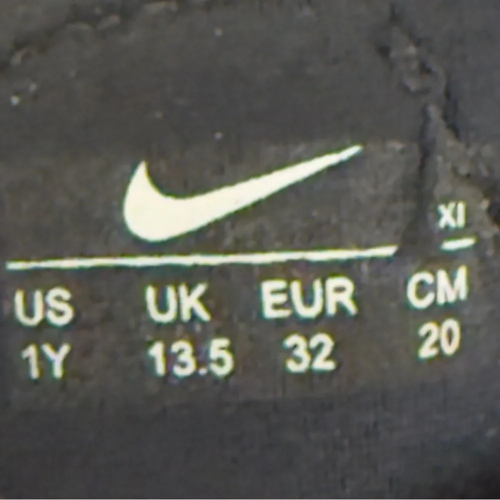 Nike Boys Kids Sunray Protect Black Shoes. Size 1.